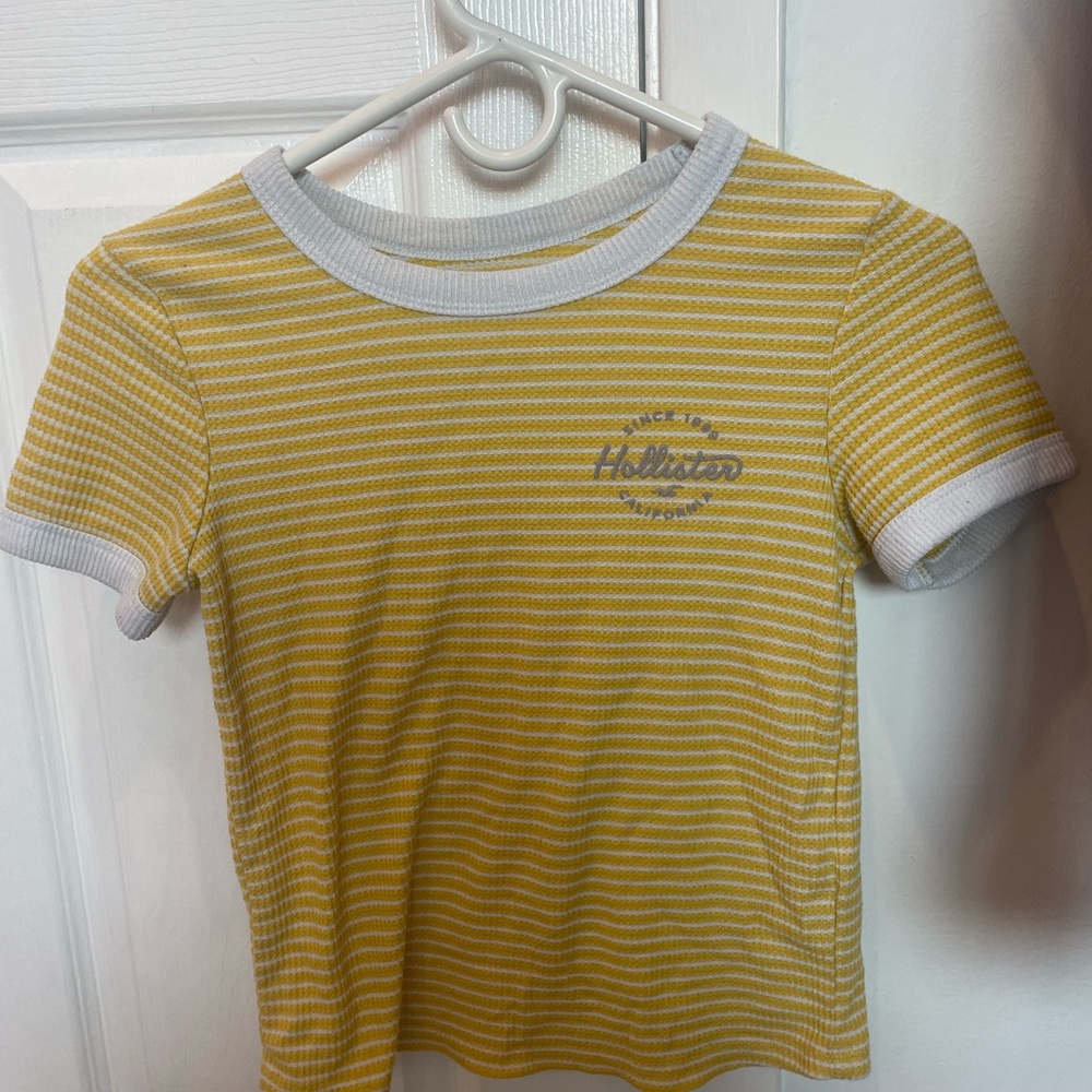 Holister XS yellow shirt